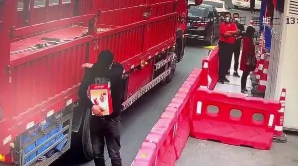 盤扣式腳手架提貨受阻,3000萬貨車司機(jī)被困于物流!(圖6)